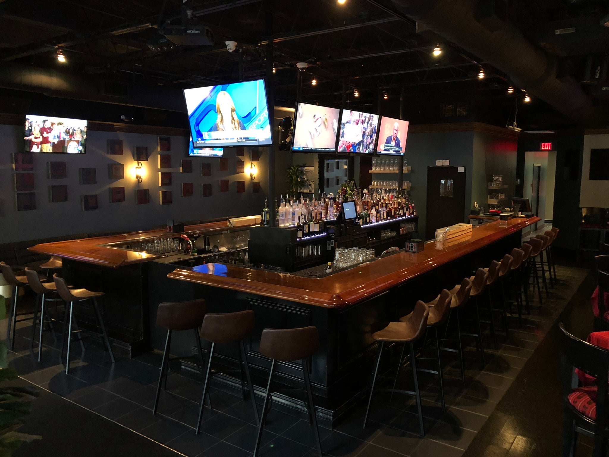 FLs Bar & Lounge